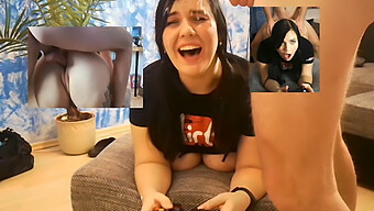 Gadis Gamer Mengalami Keseronokan Yang Hebat Semasa Masa Bermain Permainan Video.