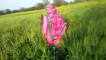 Amateur Indian Wife'S Outdoor Escapade In Rural India