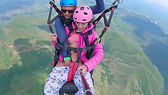 Paragliding-Abenteuer Wird Zu Hausgemachtem Sex Mit Dünnem Babe