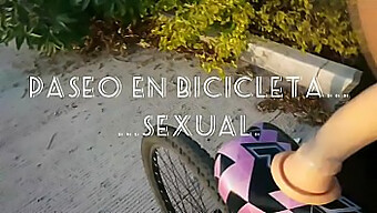 Opwindend Avontuur Op De Fiets Met Een Dildo