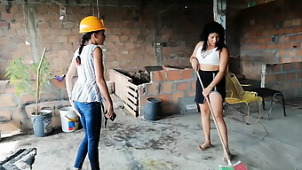 Ingeniero De Construcción Amateur Seduce Y Folla A Una Jovencita Con Grandes Tetas