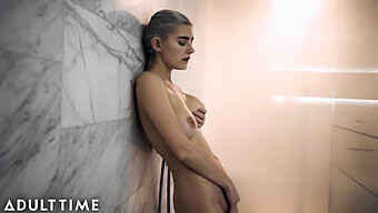 Hot Solo Brusesession Med Busty Teen Eva Elfie